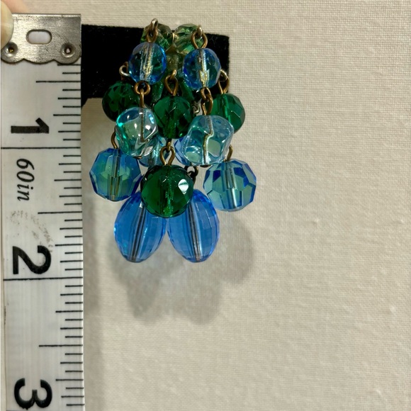 Hattie Carnegie Signed Vintage Blue and Green Dangle Clip on Earrings - Picture 10 of 10